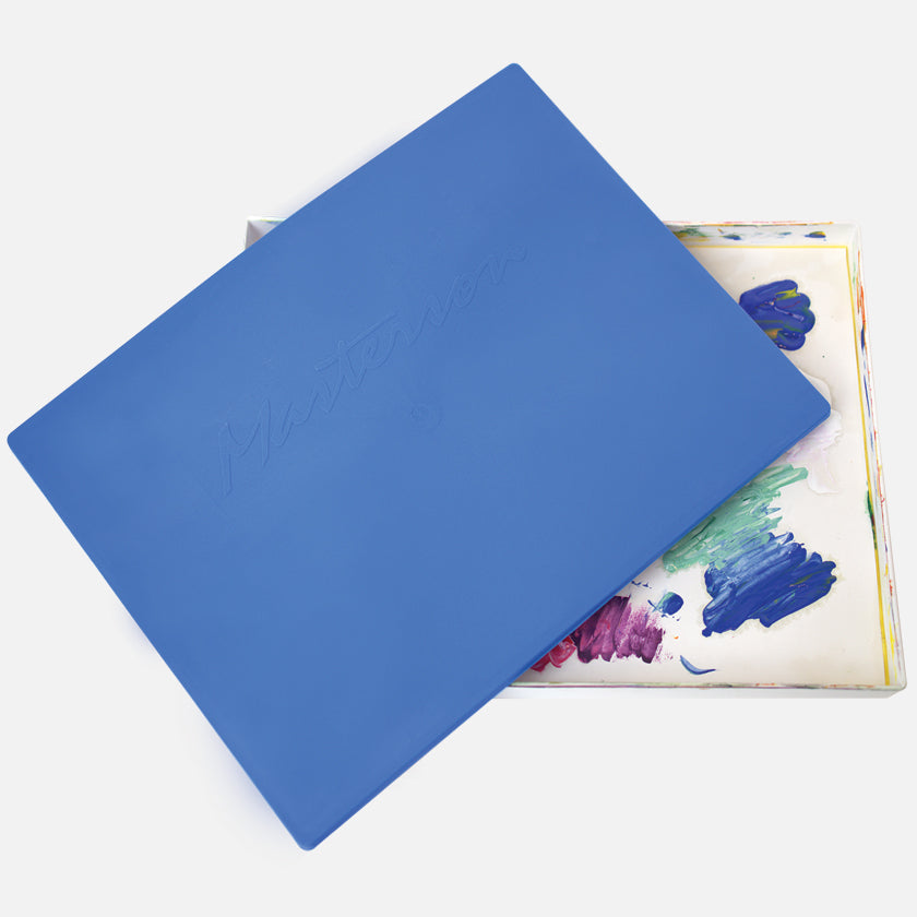 Masterson Palette Seal with Lid Being Put On While the Paint Palette is Wet