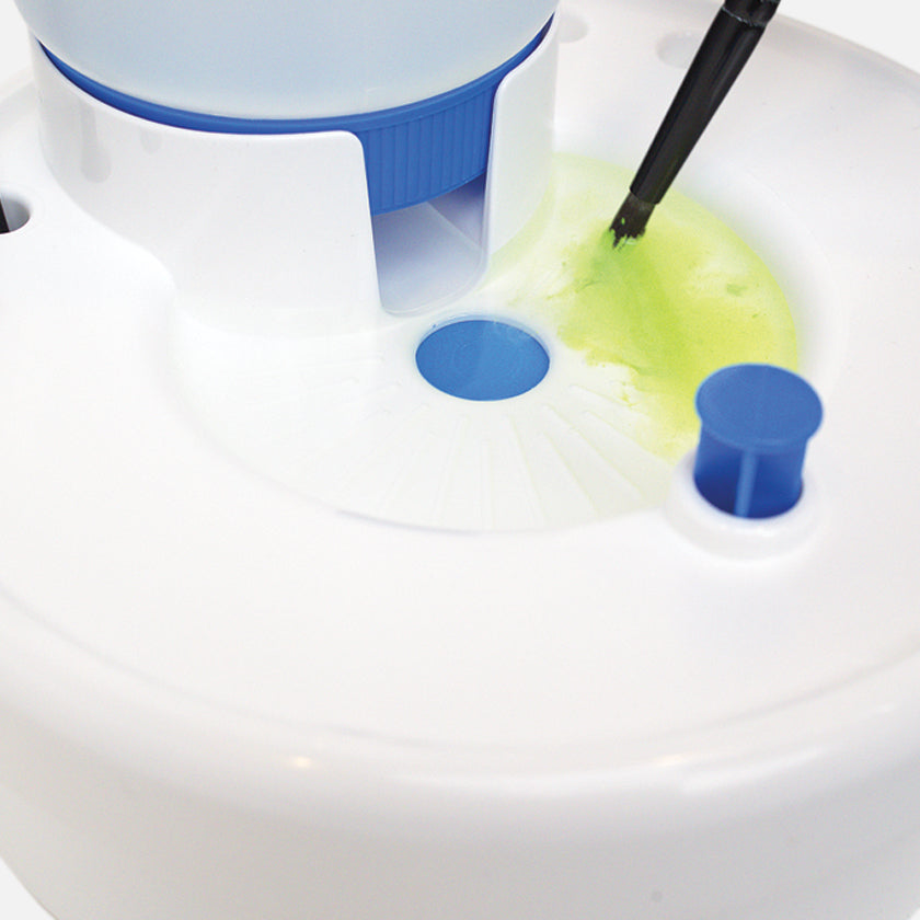 Masterson Rinse Well cleaning paint of a paint brush